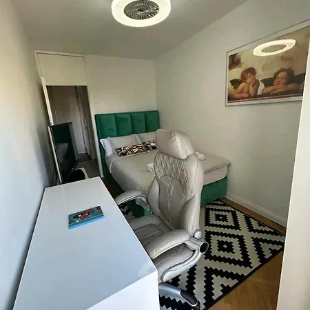 Joy Apartment *